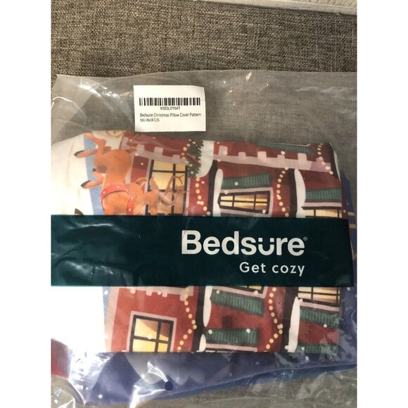 Set of 2 BedSure Merry Christmas Santa Claus Red Pillow Covers 18"x18" - Picture 6 of 6